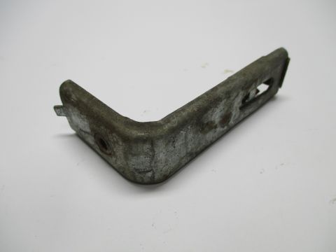 Vent window lower bracket